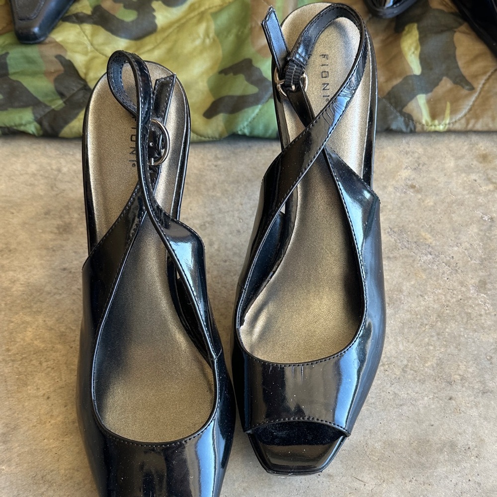 FIONI Clothing Shiny Black Cross-Strap Heels
